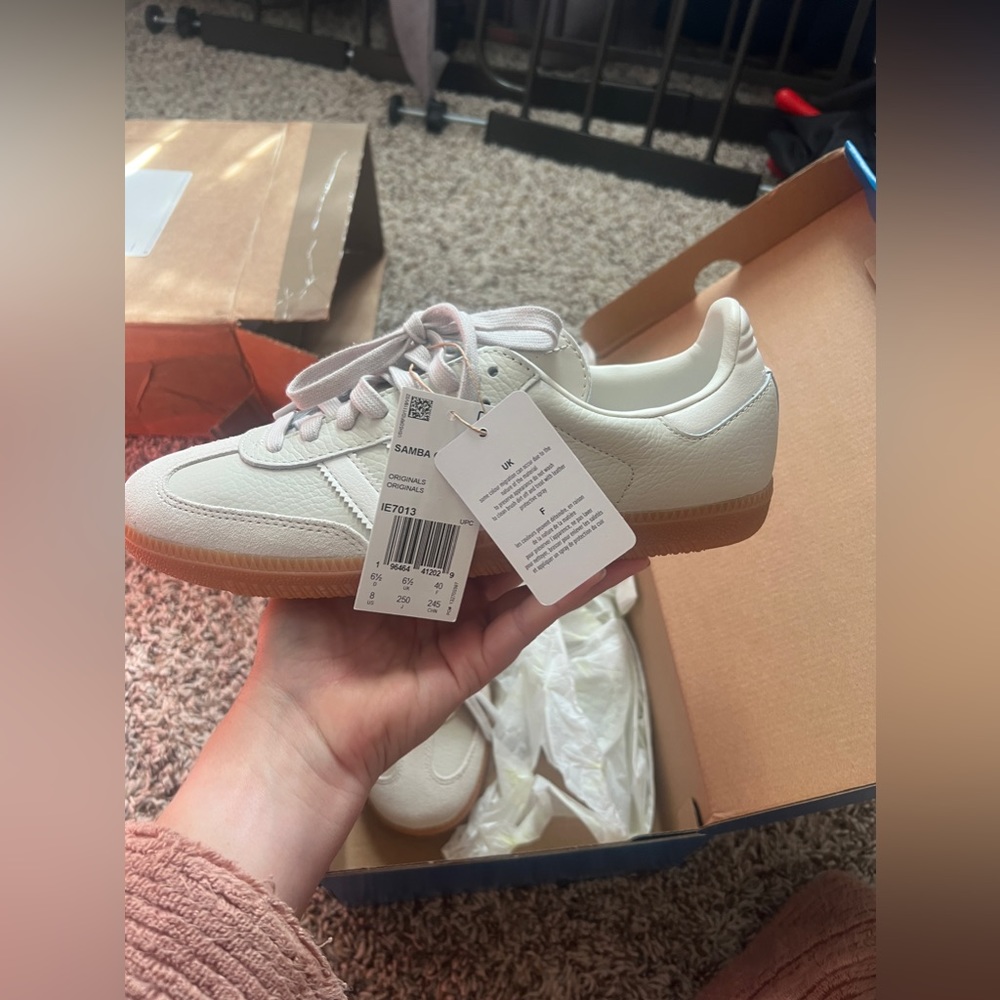 Adidas Women’s Samba OG in Beige brand new *sold out online*